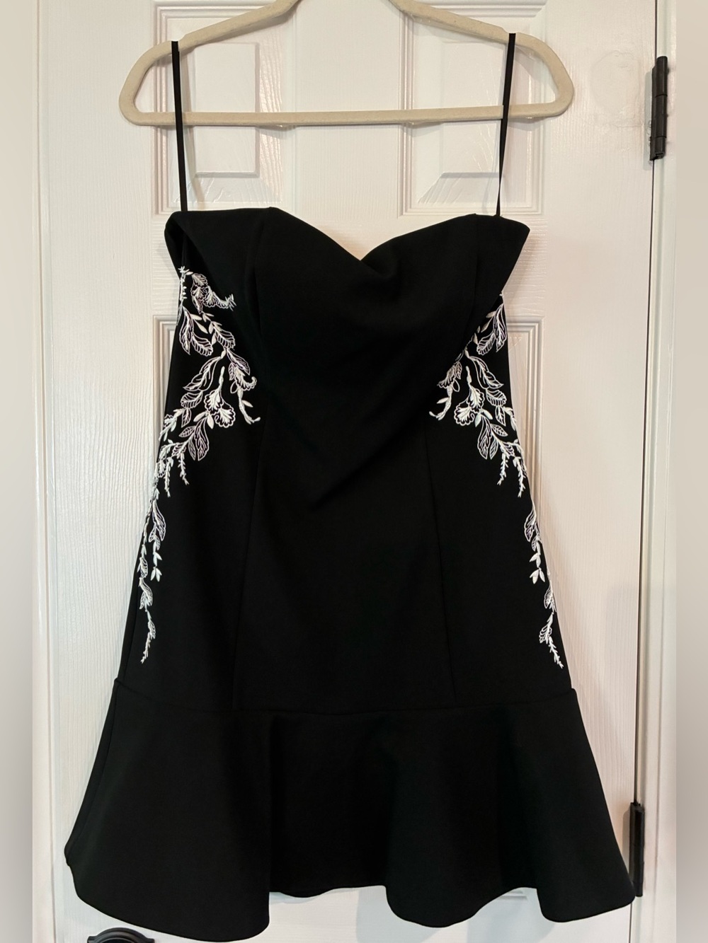 White House Black Market Black Strapless Dress with White Floral Embroidery Sz 6